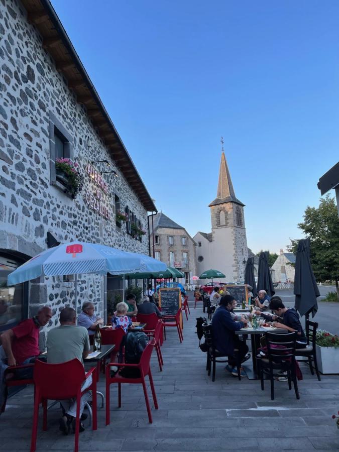 Auberge Du Cezallier Montgreleix Exterior photo